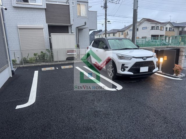 グランツ久米川の駐車場
