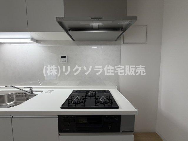 守口ハイライフA棟のキッチン|ビルトイン3口コンロ
■物件内覧・資金計画相談・住宅ローン相談、リフォーム相談、お問合せ受付中■
※当日・翌日のご内覧、ご相談はお電話でのお問合せがスムーズです！