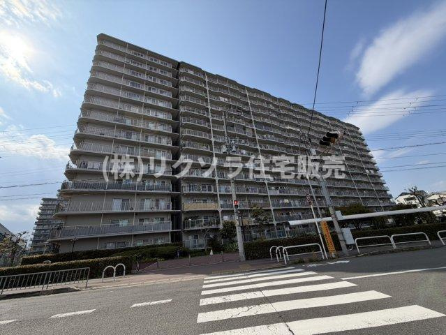 守口ハイライフA棟の外観|新しい生活にいかがでしょうか？外観はお住まいの顔になります。こだわりたいポイントですね。水回りリフォームやリノベーションも承ってます。
■現地見学・資金計画相談・住宅ローン相談もお問合せ受付中■