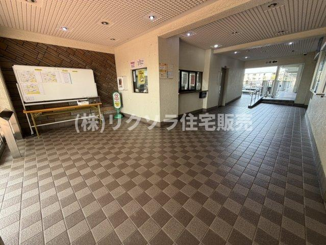 守口ハイライフA棟のエントランス|■物件内覧・資金計画相談・住宅ローン相談、リフォーム相談、お問合せ受付中■
※当日・翌日のご内覧、ご相談はお電話でのお問合せがスムーズです！