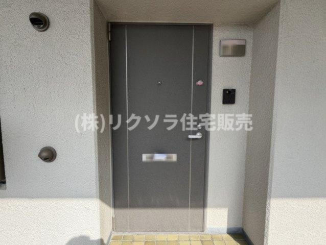 守口ハイライフA棟の玄関|ツーシリンダー錠
■物件内覧・資金計画相談・住宅ローン相談、リフォーム相談、お問合せ受付中■
※当日・翌日のご内覧、ご相談はお電話でのお問合せがスムーズです！