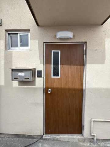 森西アパートの玄関