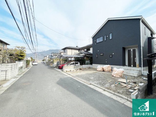 近江八幡市安土町下豊浦　第7期　新築一戸建ての前面道路含む現地写真|周辺は落ち着いた街並みの住宅地！子育てがしやすい住環境です！まだ未完成ですが、現地でしかわからない事もございます。是非一度ご覧ください。