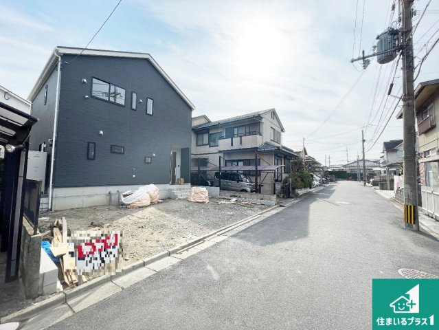 近江八幡市安土町下豊浦　第7期　新築一戸建ての前面道路含む現地写真|周辺は落ち着いた街並みの住宅地！子育てがしやすい住環境です！まだ未完成ですが、現地でしかわからない事もございます。是非一度ご覧ください。
