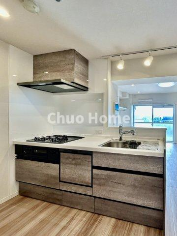 お花茶屋ローヤルコーポのキッチン|ワイドで収納豊富なシステムキッチン