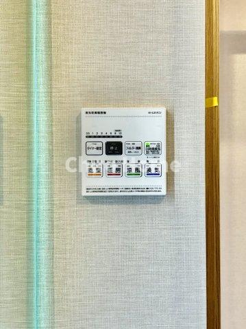 お花茶屋ローヤルコーポの内装|【浴室乾燥機】暖房・冷風・換気・乾燥が可能です。毎日を快適に過ごせるうれしい機能が揃っています。雨の日の洗濯物も安心です。