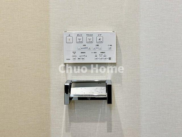 お花茶屋ローヤルコーポの内装|【ウォシュレット】清潔に使いたいお手洗いには最適な設備です。もちろんウォームレットも標準装備です。