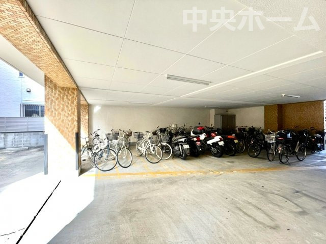 お花茶屋ローヤルコーポの駐輪場|【自転車置き場】最新の空き状況や費用などの詳細は担当スタッフまでお問い合わせください。