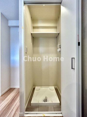 お花茶屋ローヤルコーポのランドリースペース|【ランドリースペース】担当者がスケールを持ち歩いておりますので、ご見学時には現在お使いの洗濯機などがきちんと収まるかなどもチェックして下さい。見学前に測っておくと非常に便利だと思います。