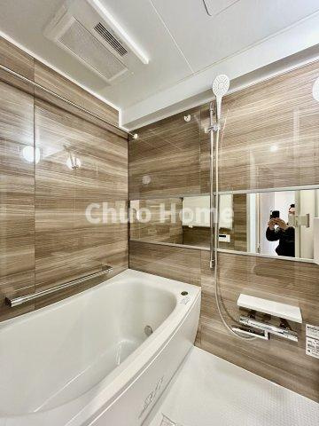 お花茶屋ローヤルコーポの浴室|【バスルーム】暖房換気乾燥機付きシステムバスルーム。暖房・冷風・換気・乾燥など、毎日を快適に過ごせるうれしい機能が揃っています。雨の日の洗濯物も安心です。