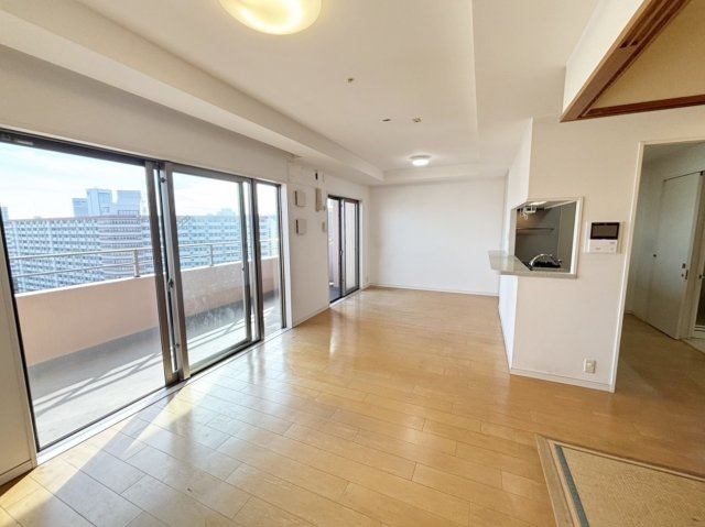 アルス神戸ポートアイランドの居間・リビング|床暖房付きで冬場も快適にお過ごしいただけます