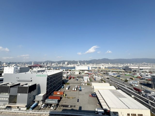 アルス神戸ポートアイランドの展望|バルコニーから望む爽快な景色が、日々の暮らしに心地よい癒しを与えてくれます
また日が暮れると、きらめく夜景が心を落ち着かせ、一日の疲れをやさしく包み込みます