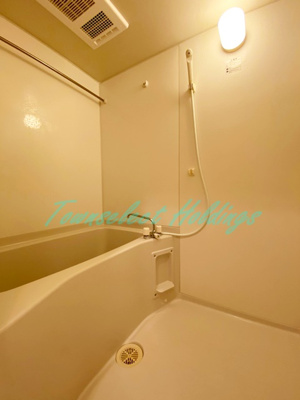 【浴室】 | メゾンドルミエール | 雨の日や夜間に活躍！浴室乾燥機付き