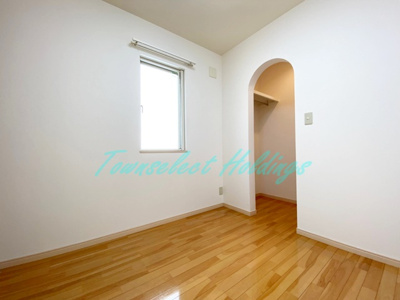 【寝室】 | メゾンドルミエール | 落ち着いた色合いのフローリングタイプ♪