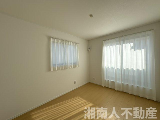 茅ケ崎市柳島１丁目　全3棟　の洋室|広々とした洋室です