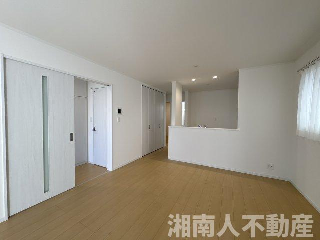 茅ケ崎市柳島１丁目　全3棟　の居間・リビング|ゆったり過ごせる居間です