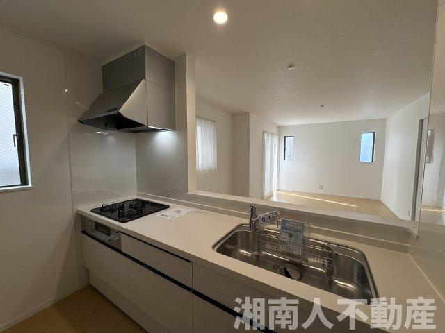 茅ケ崎市柳島１丁目　全3棟　のキッチン|お料理しやすいキッチンです