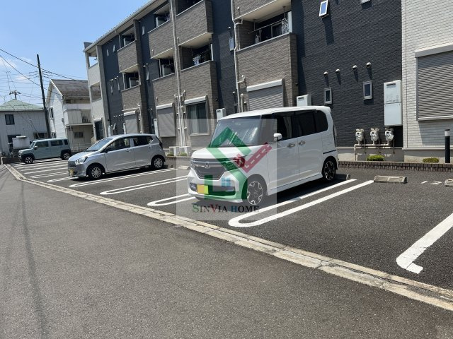 サンブリーゼの駐車場