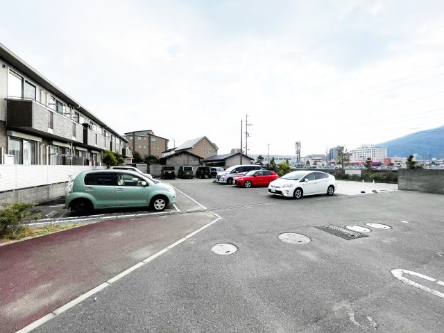 シャーメゾン南田宮の駐車場