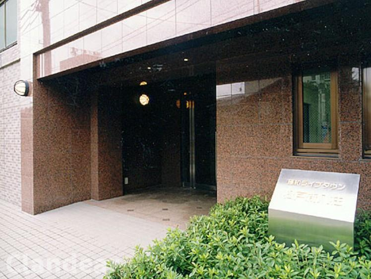 藤和ライブタウン松戸新八柱のエントランス|ドキドキの新生活も、安心してスタート。ぴったりの住まいを見つけませんか？クランディアが一緒に住まい選びをサポートします‼　まずは、お気軽にお問合せください　＃クランディア