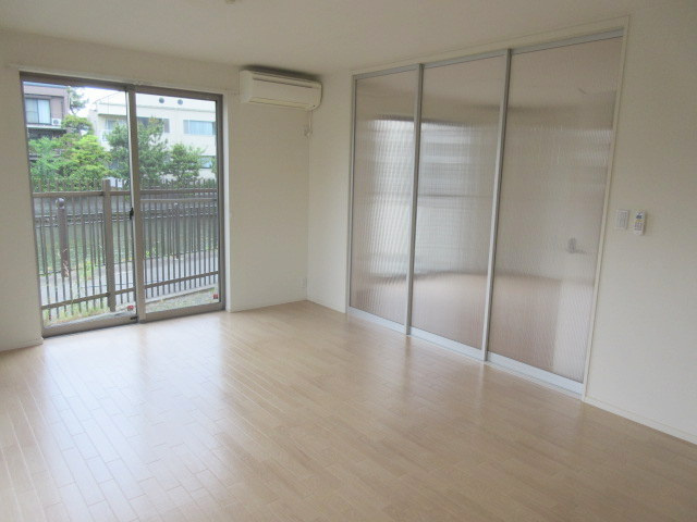 ラフレシール桜山の居間・リビング