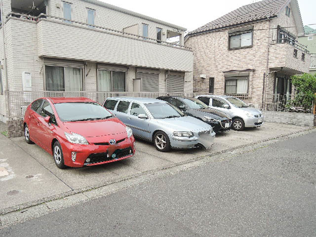 ラフレシール桜山の駐車場|敷地内駐車場☆