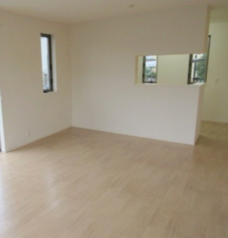 ラフレシール桜山の居間・リビング|リビングを望む対面式キッチン　広々リビング１５．７帖