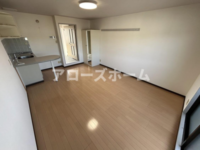 【洋室】 | リバーサイド岡田