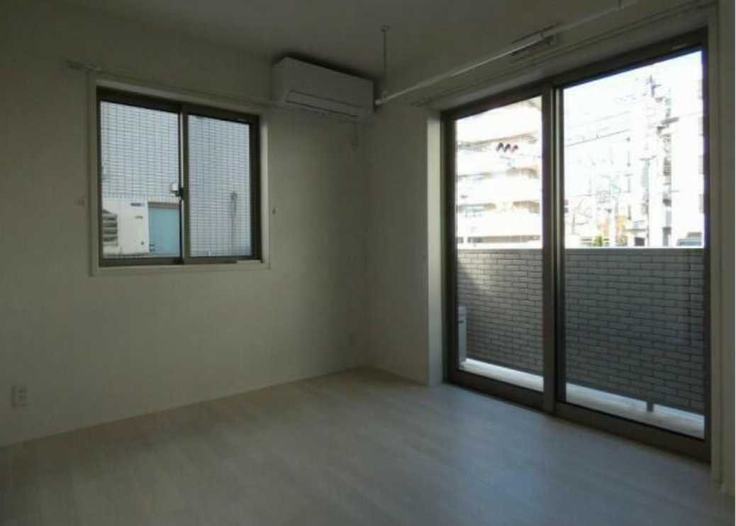 ブエナビスタ二子玉川　ネット無料　角部屋　築浅の居間・リビング