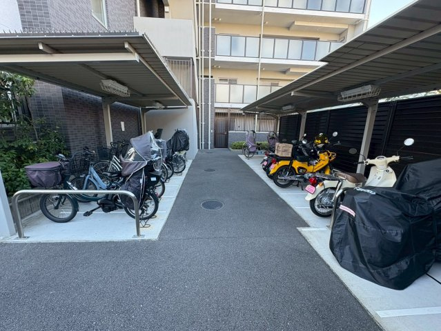 【駐車場】 | プレサンスロジェ京都西大路五条 | 自転車、バイク置き場あります♪