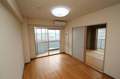 【居間・リビング】 | セシーズイシイ5 | ※同建物ほかのお部屋の写真です。