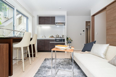 【居間・リビング】 | ＳＱＵＡＲＥ市谷河田町ｈｉｌｌｓｉｄｅ | ※写真は同タイプ住戸です。