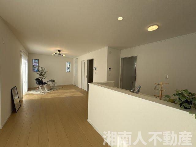 茅ケ崎市柳島１丁目　全3棟　の居間・リビング|ゆったりとした居間です