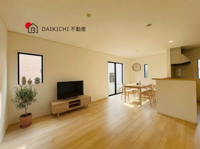 【居間・リビング】 | 鴻巣市箕田第9　CRADLE GARDEN　新築戸建　全2棟　1号棟 | ※CGで加工しています。※家具付き販売ではございません。								