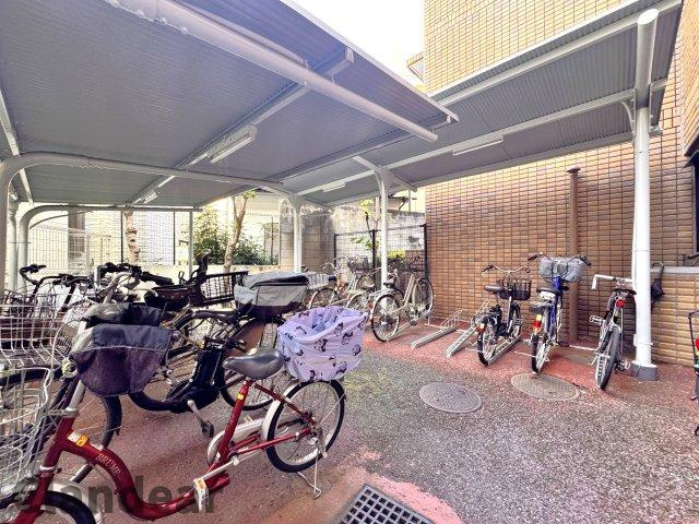 パシフィック西日暮里の駐輪場|ドキドキの新生活も、安心してスタート。ぴったりの住まいを見つけませんか？クランディアが一緒に住まい選びをサポートします‼　まずは、お気軽にお問合せください　＃クランディア