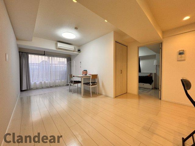 パシフィック西日暮里の居間・リビング|ドキドキの新生活も、安心してスタート。ぴったりの住まいを見つけませんか？クランディアが一緒に住まい選びをサポートします‼　まずは、お気軽にお問合せください　＃クランディア