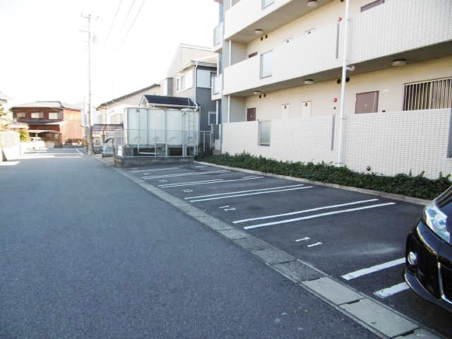 ブルームの駐車場