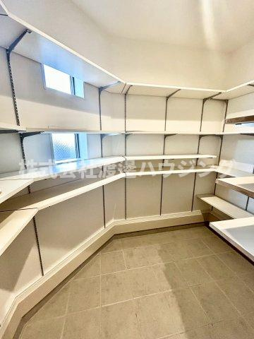 中川西1丁目一戸建の収納|ウォークインシューズBOX採用。