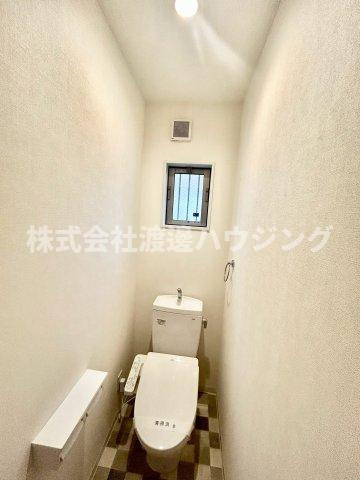 中川西1丁目一戸建のトイレ|各階にトイレございます