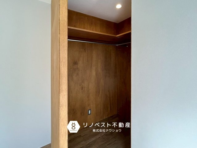 若江本町ガレージハウスの収納|憧れのウォークインクローゼット◎キャリーケースなども収納できそうです◎