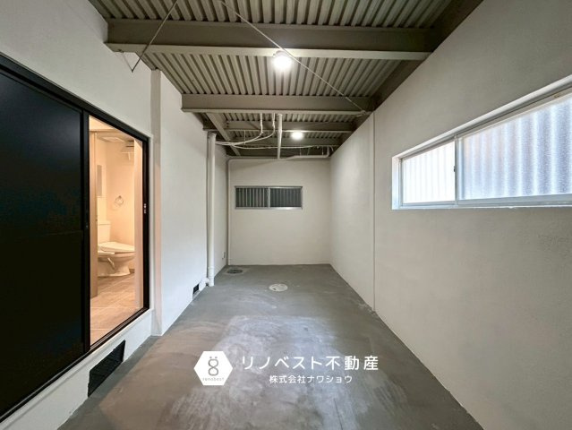 若江本町ガレージハウスの駐車場|ガレージから住居部分にも繋がります！