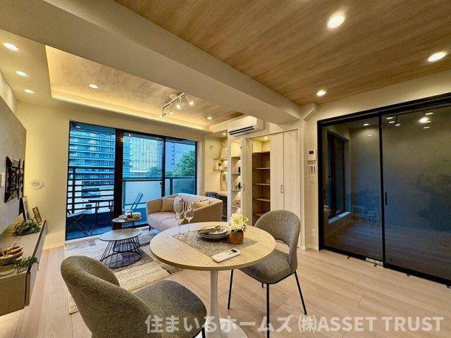 虎ノ門ガーデンの居間・リビング