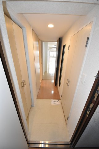 セレニテ本町グランデの玄関