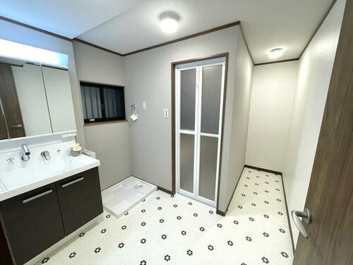 御領4丁目　中古一戸建ての脱衣所|■物件内覧・資金計画相談・住宅ローン相談、リフォーム相談、お問合せ受付中■
※当日・翌日のご内覧、ご相談はお電話でのお問合せがスムーズです！