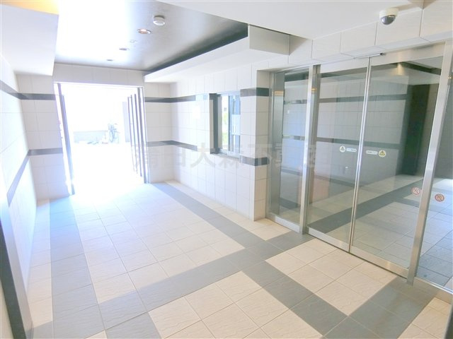 ビーシティアパートメント東京サウスのエントランス