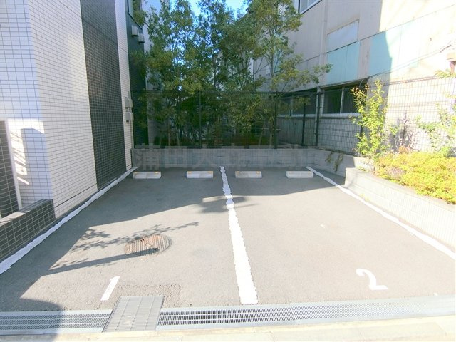ビーシティアパートメント東京サウスの駐車場|平置き駐車場　空き状況はお問合せ下さい。
