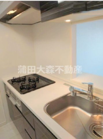 ビーシティアパートメント東京サウスのキッチン|3口ガスグリル付システムキッチン