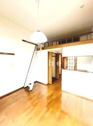 ロワジール貫井シー(ロワジール貫井C)の居間・リビング