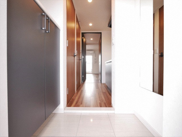 レジュールアッシュ三国本町の玄関