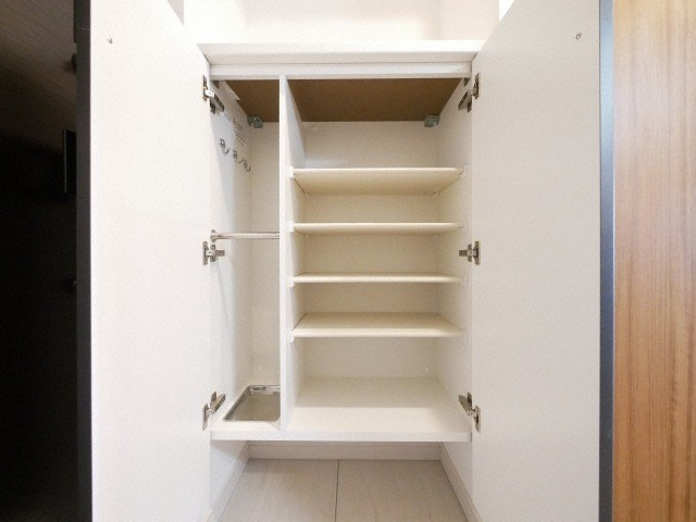 レジュールアッシュ三国本町の収納|シューズボックス